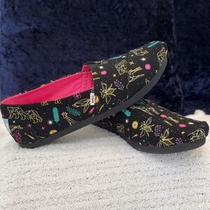 NWOT Toms Alpargata Black  Animal Constellations Glow in The Dark Print